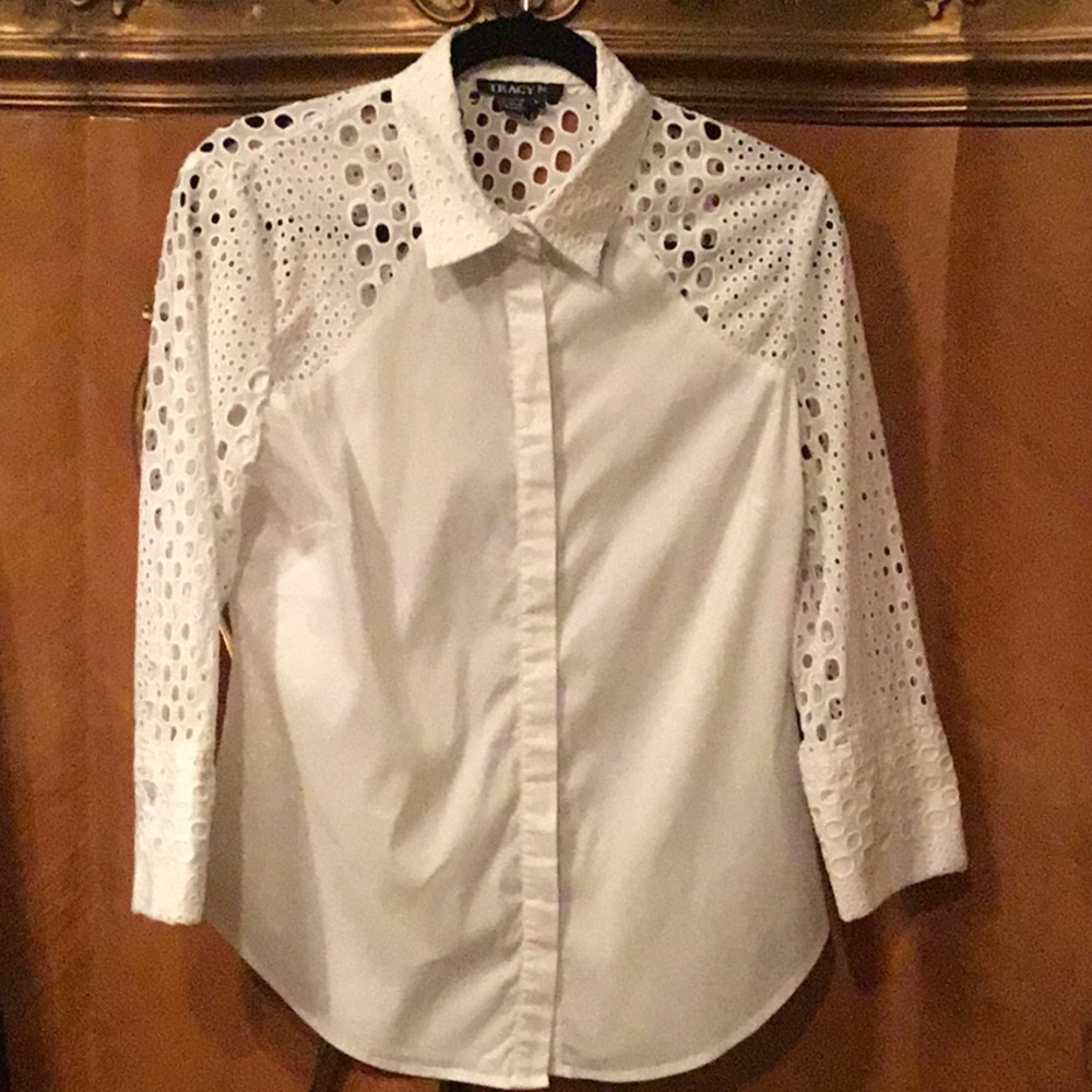 Tracy M White Eyelet Top w/ Bracelet Length Sleeves